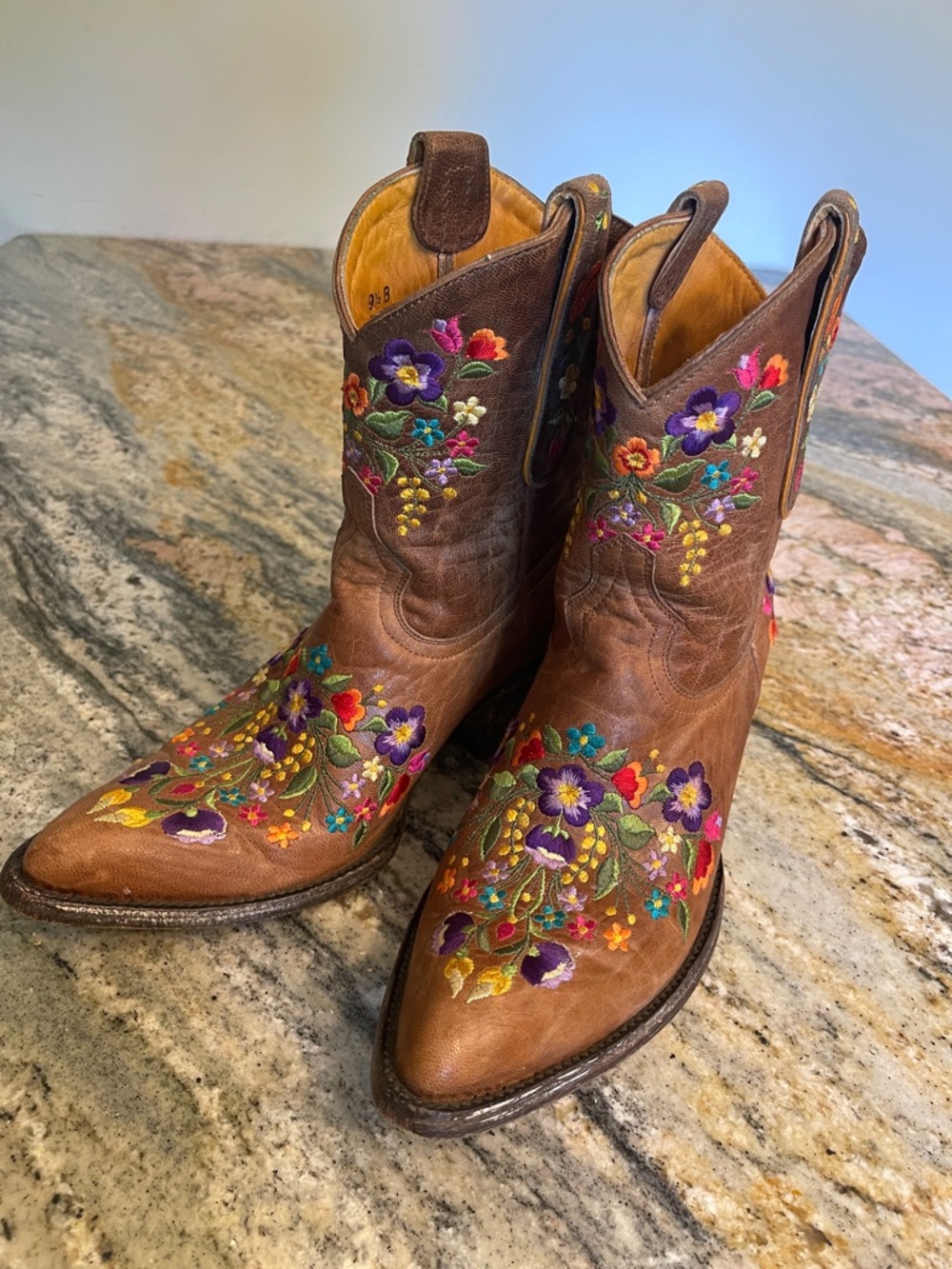 Old Gringo Sora Brass Short Boots
Size 9.5
